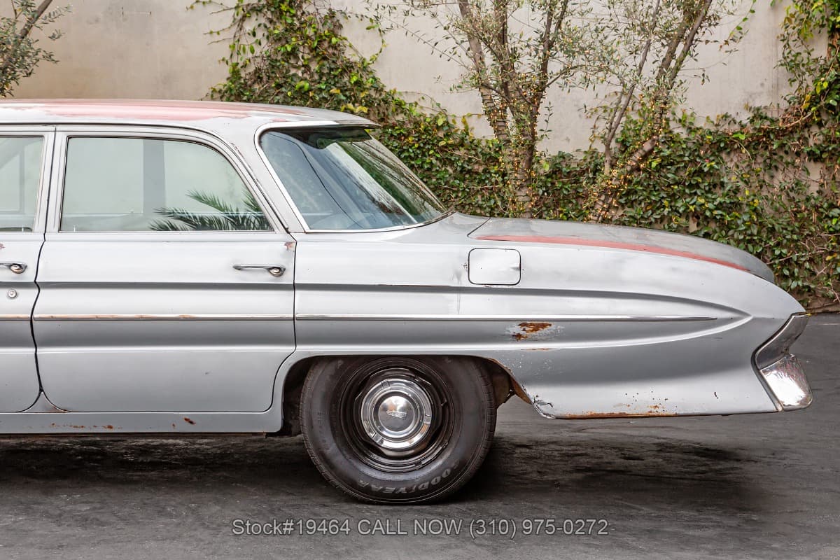 1961 Oldsmobile Dynamic 88 Celebrity Sedan thumbnail 10