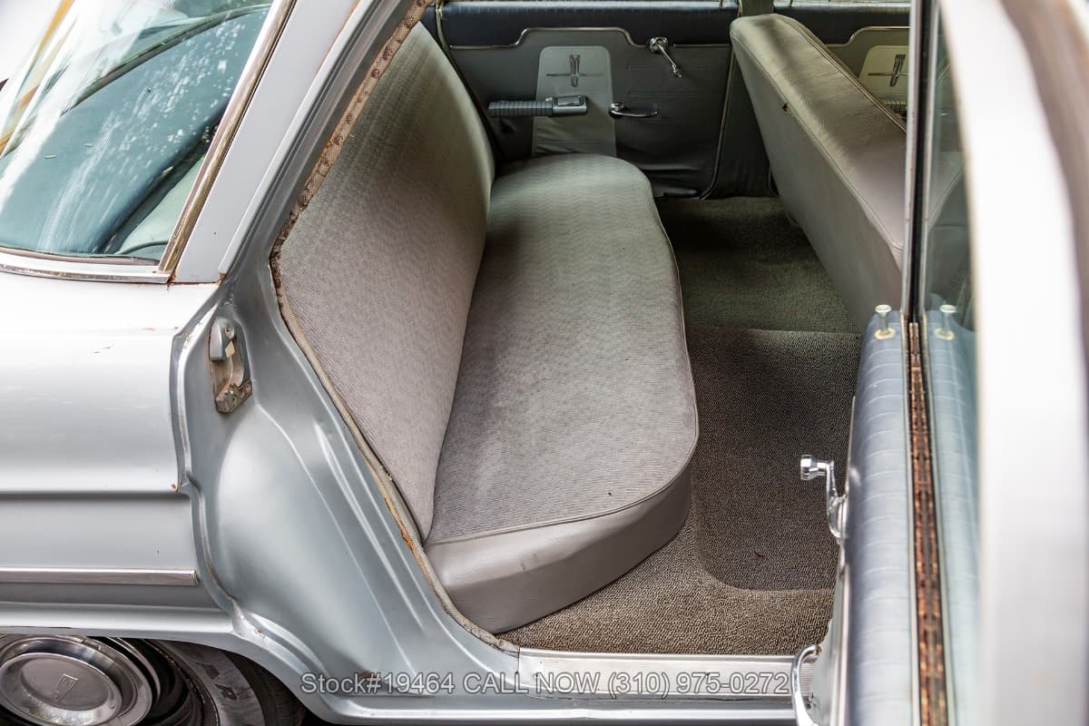 1961 Oldsmobile Dynamic 88 Celebrity Sedan thumbnail 16