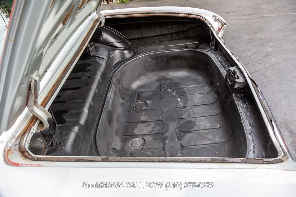 1961 Oldsmobile Dynamic 88 Celebrity Sedan thumbnail 20