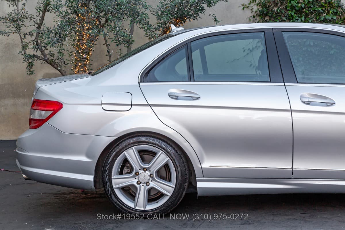 2010 Mercedes C 300 Sport 4MATIC Sedan thumbnail 9