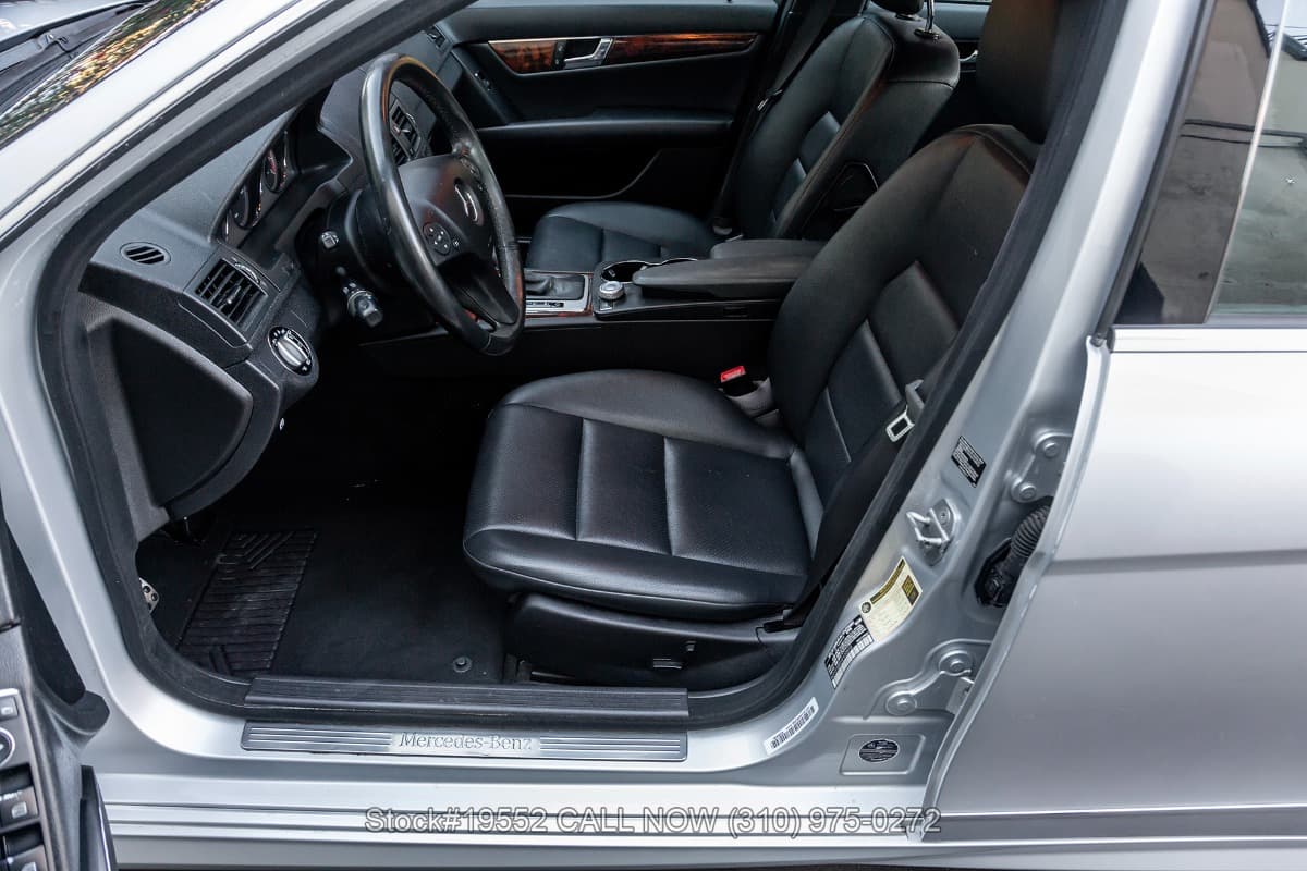 2010 Mercedes C 300 Sport 4MATIC Sedan thumbnail 12