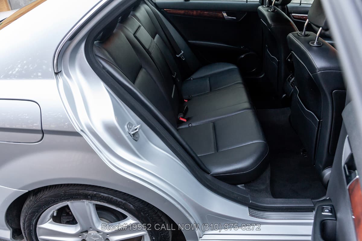 2010 Mercedes C 300 Sport 4MATIC Sedan thumbnail 17