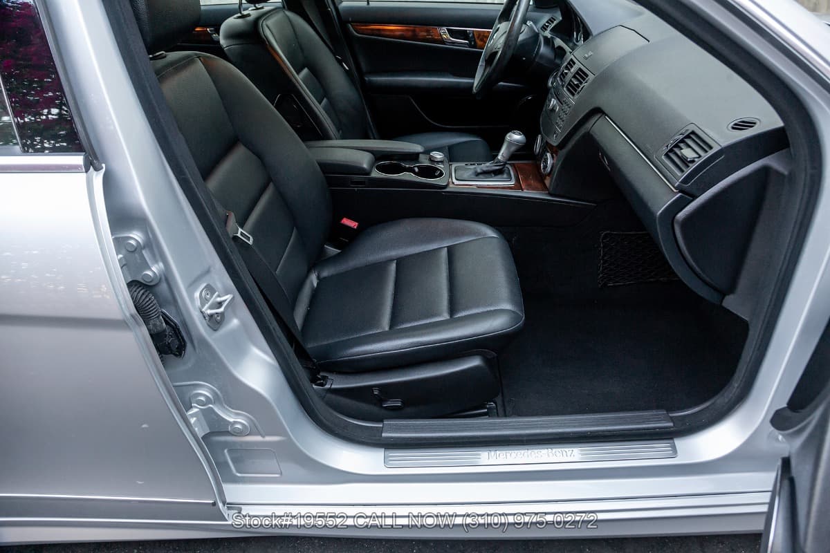 2010 Mercedes C 300 Sport 4MATIC Sedan thumbnail 18
