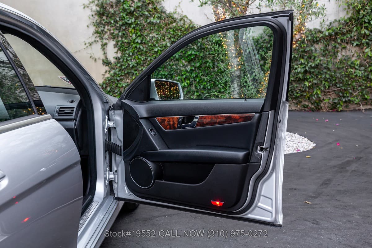 2010 Mercedes C 300 Sport 4MATIC Sedan thumbnail 20