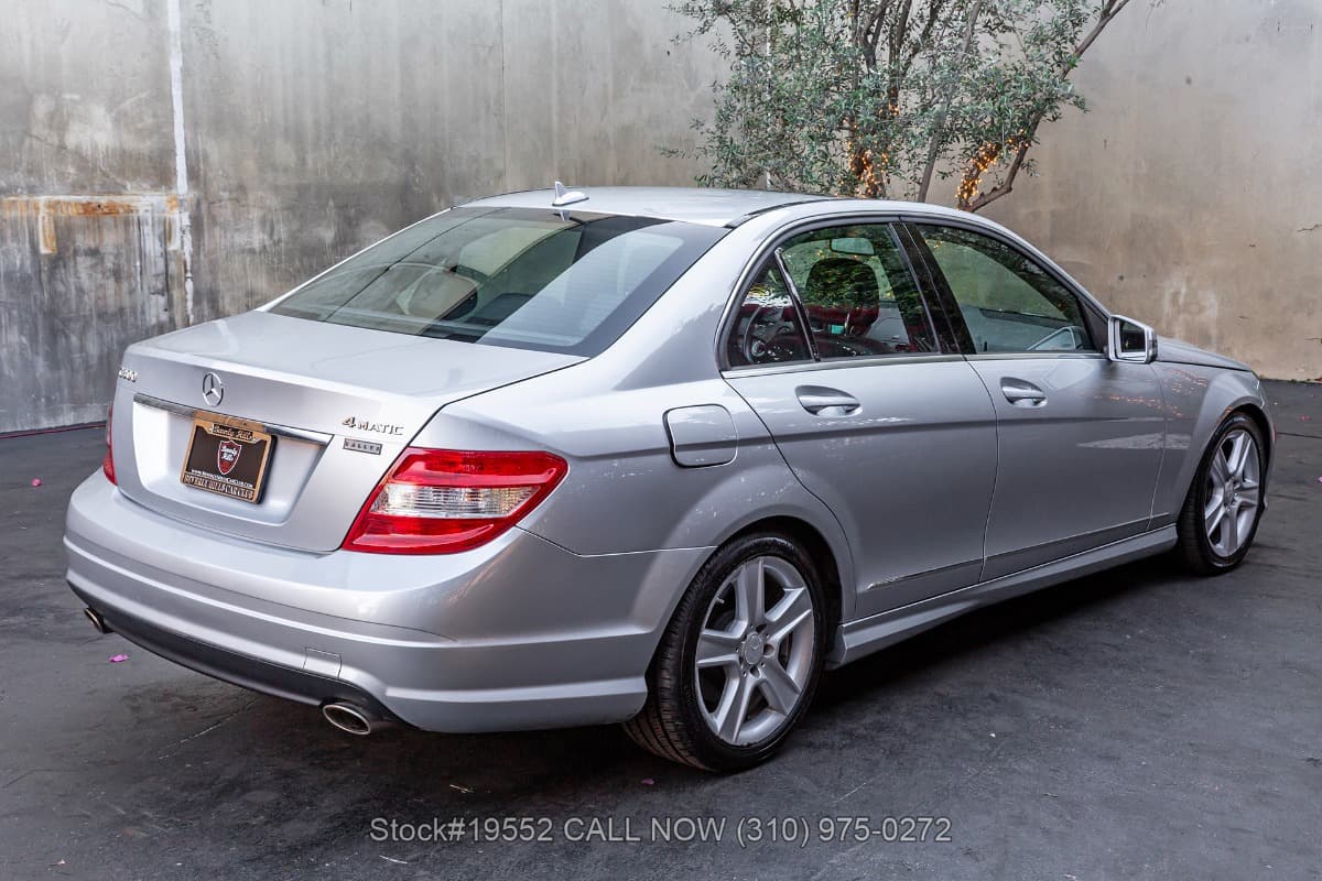 2010 Mercedes C 300 Sport 4MATIC Sedan thumbnail 4