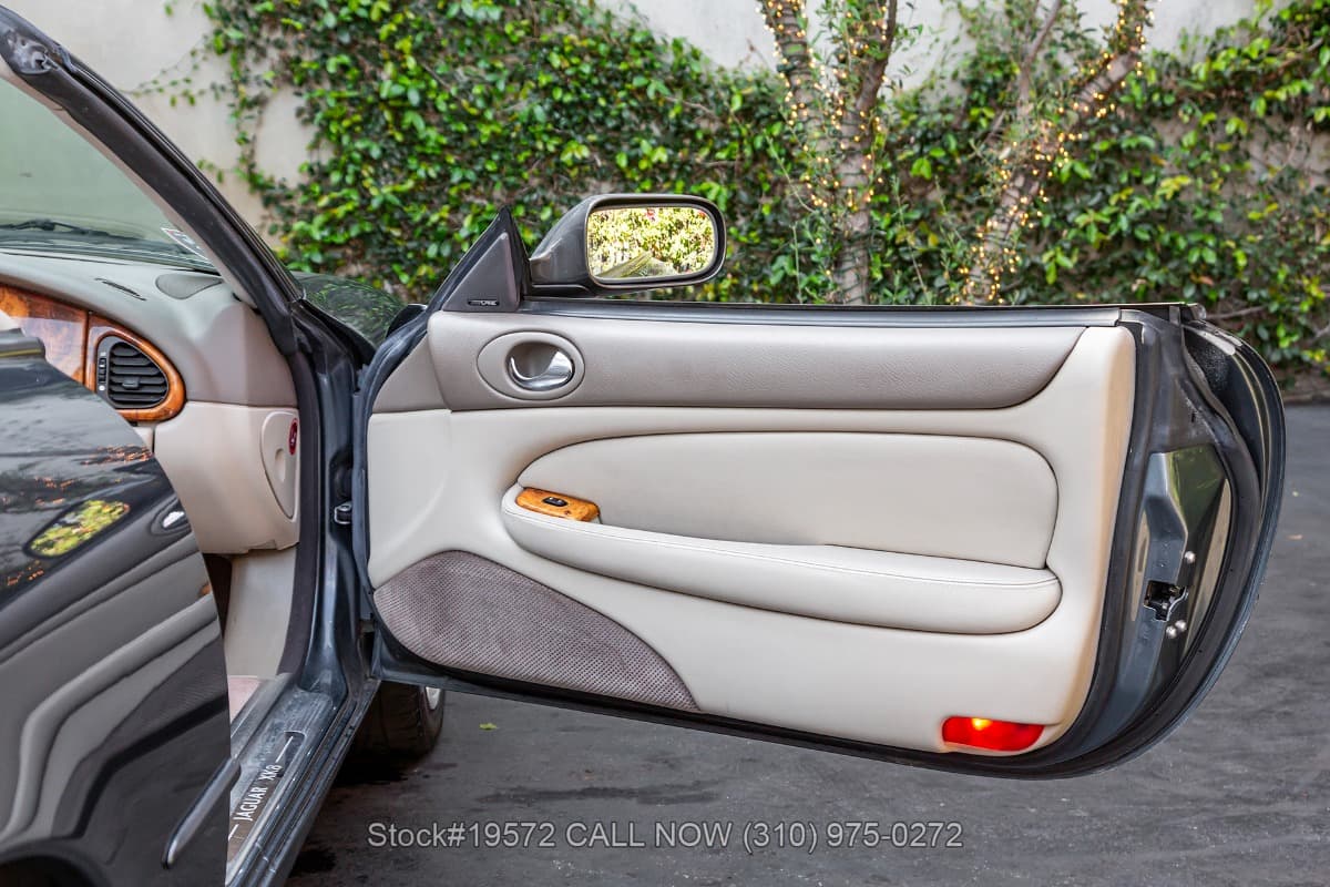 2001 Jaguar XK8 Convertible thumbnail 18