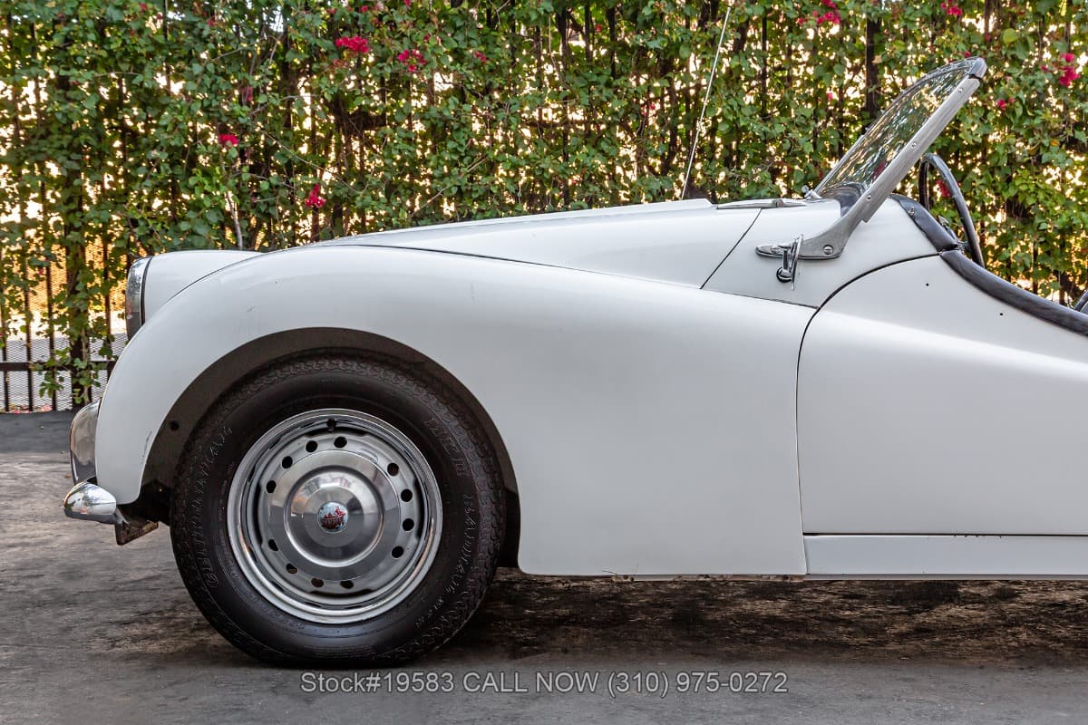 1960 Triumph TR3 thumbnail 9
