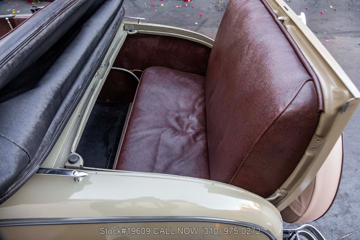 1928 Ford Model A Roadster thumbnail 15