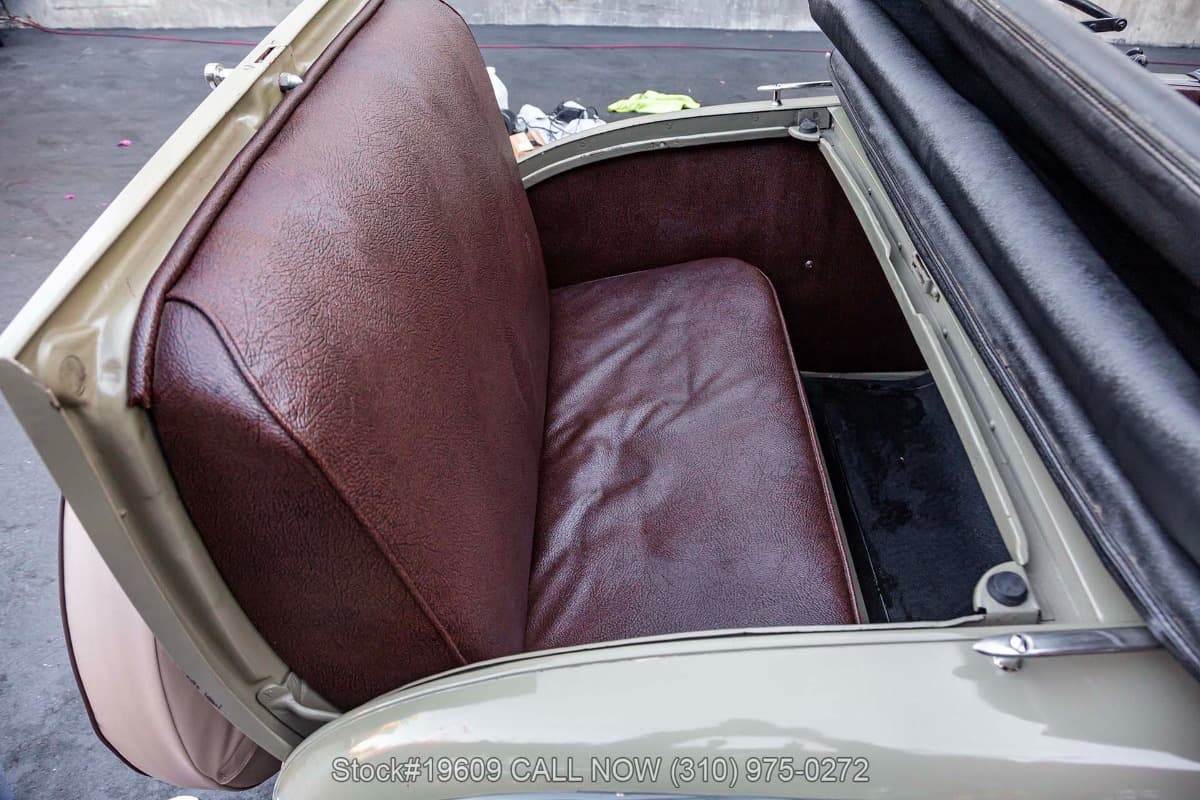 1928 Ford Model A Roadster thumbnail 16