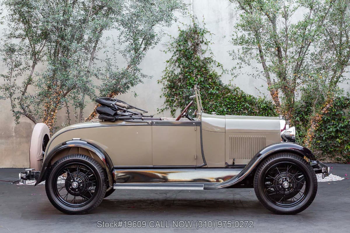 1928 Ford Model A Roadster thumbnail 3