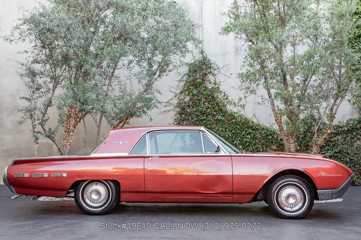 1962 Ford Thunderbird Hardtop Coupe thumbnail 4