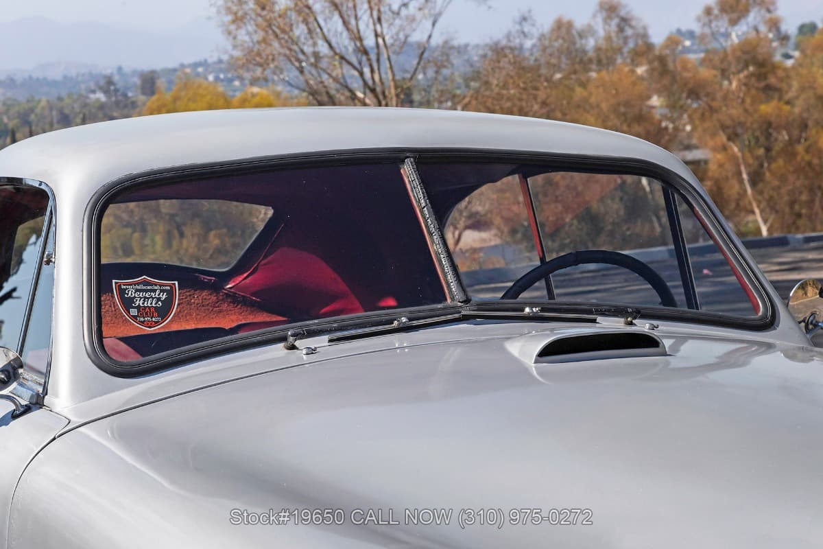 1953 Aston Martin DB2 Vantage Saloon Left-Hand Drive 4-Speed thumbnail 9