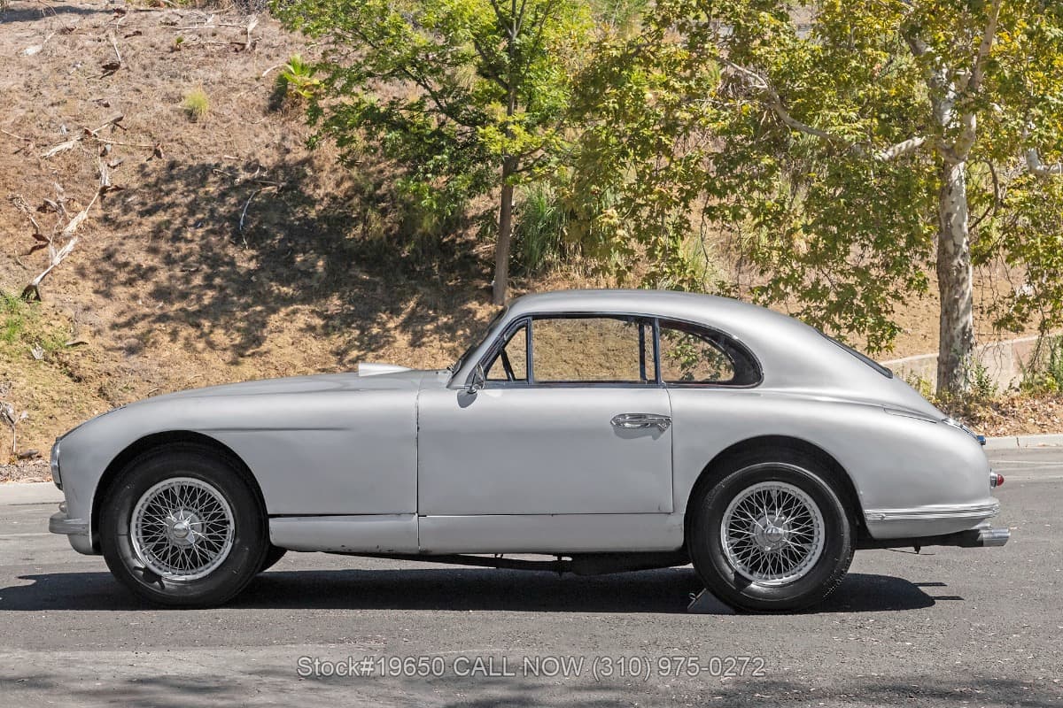 1953 Aston Martin DB2 Vantage Saloon Left-Hand Drive 4-Speed thumbnail 11