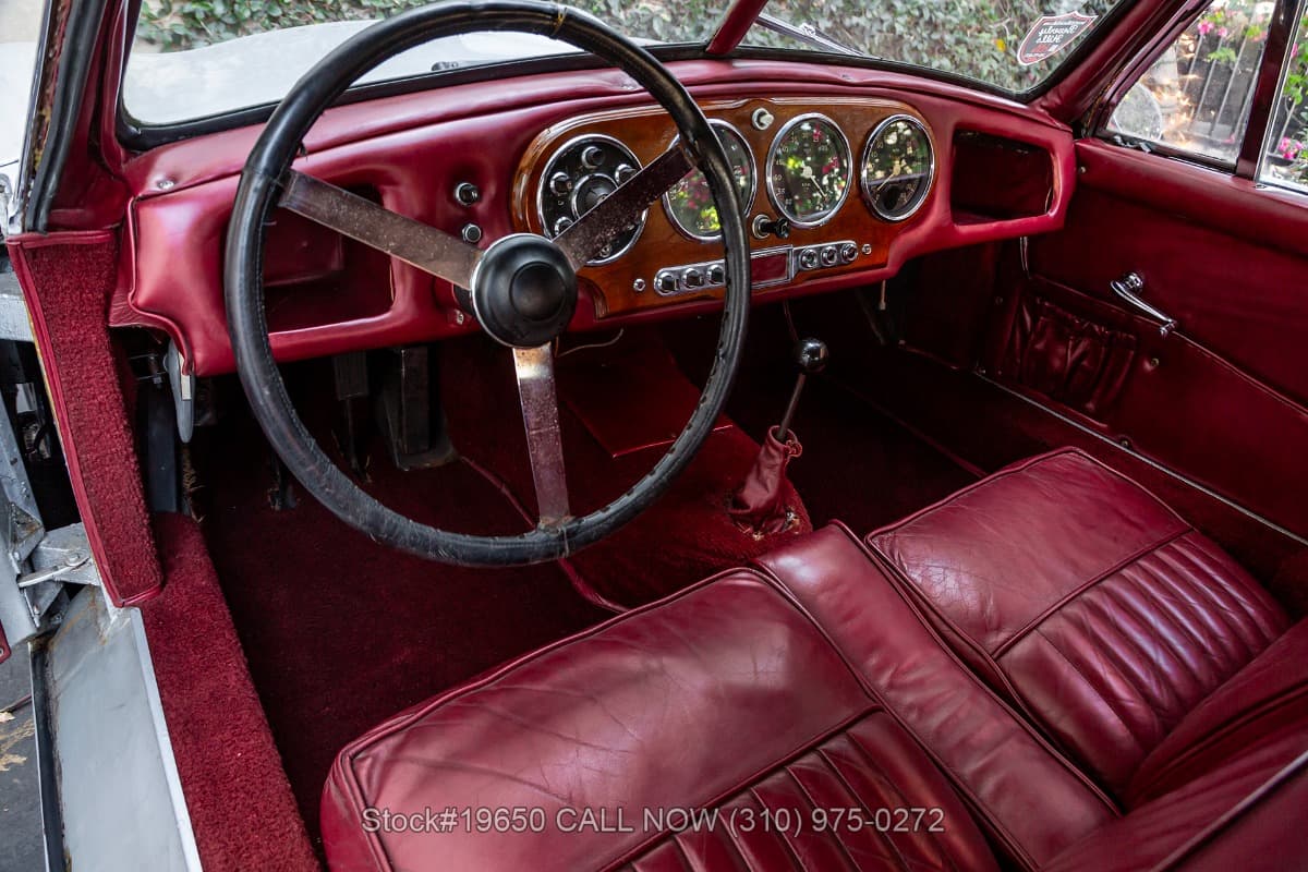 1953 Aston Martin DB2 Vantage Saloon Left-Hand Drive 4-Speed thumbnail 15