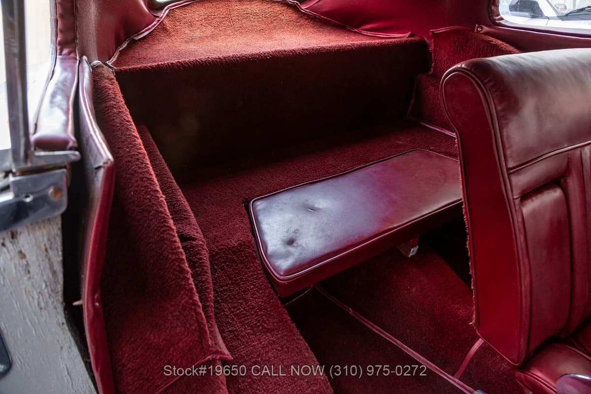 1953 Aston Martin DB2 Vantage Saloon Left-Hand Drive 4-Speed thumbnail 17