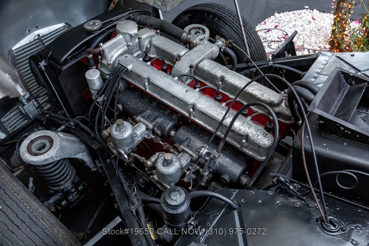 1953 Aston Martin DB2 Vantage Saloon Left-Hand Drive 4-Speed thumbnail 21