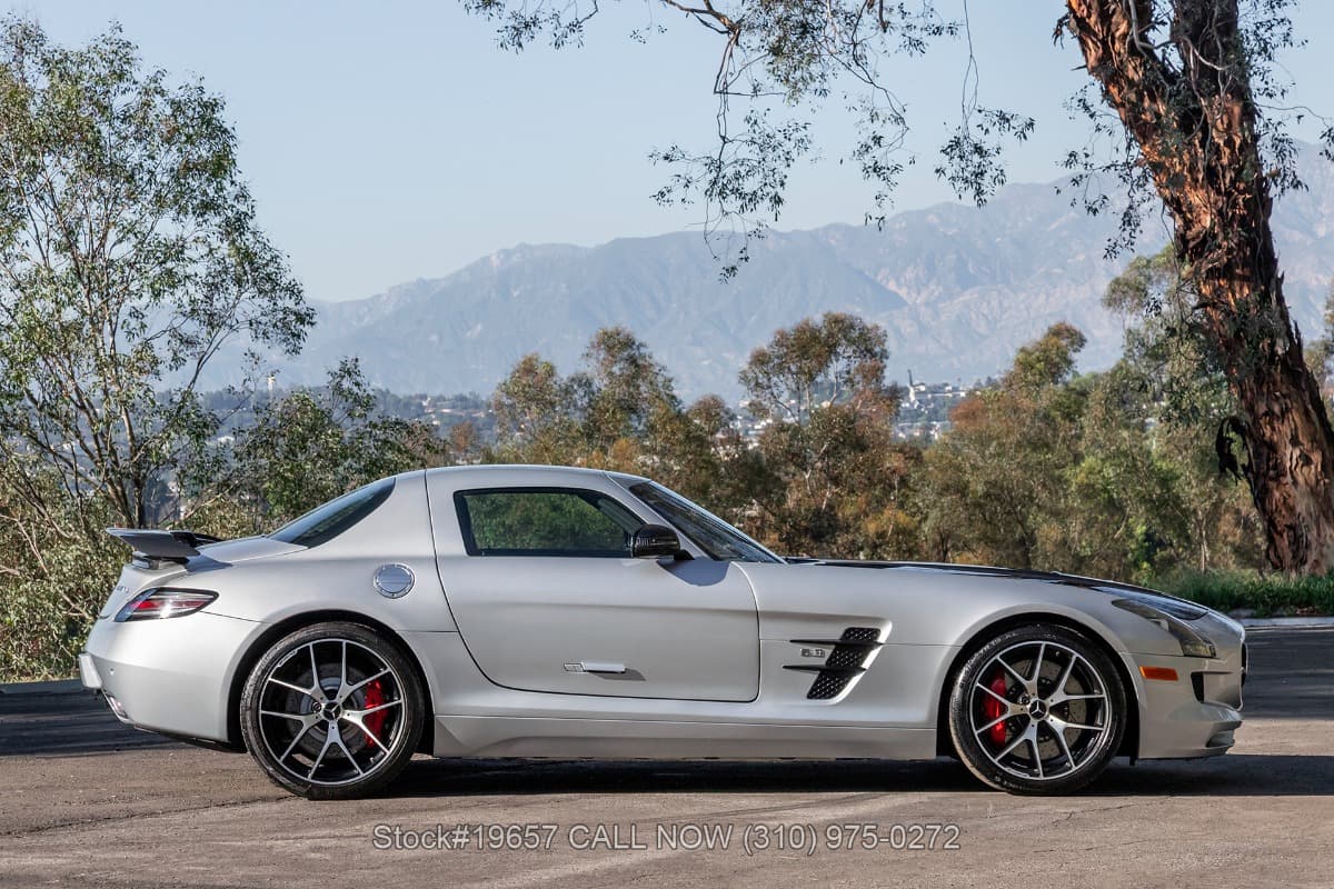 2015 Mercedes SLS AMG GT Final Edition thumbnail 4