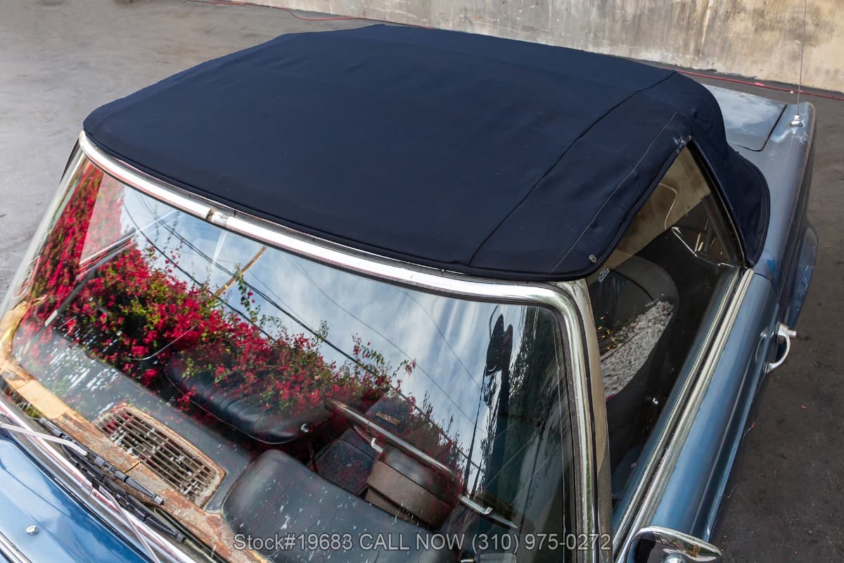 1967 Mercedes 250SL 4-Speed With 2 Tops thumbnail 8