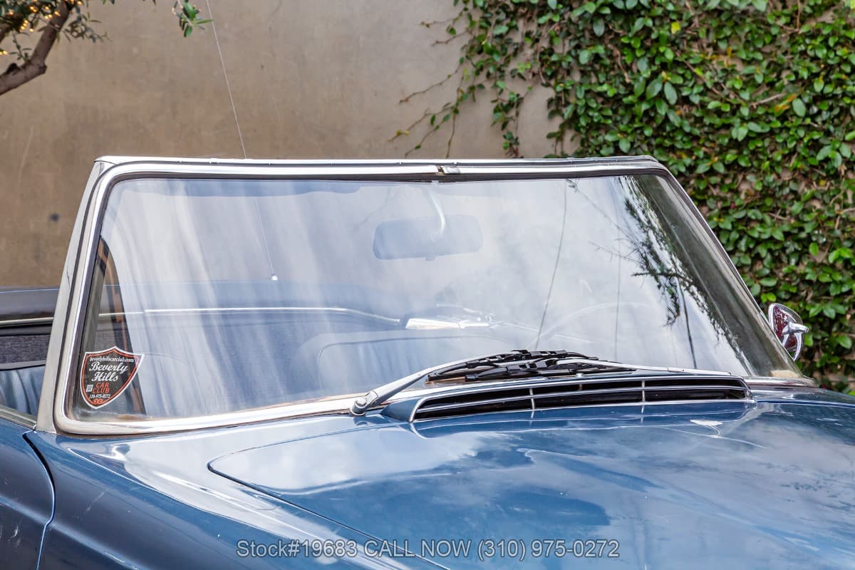 1967 Mercedes 250SL 4-Speed With 2 Tops thumbnail 12