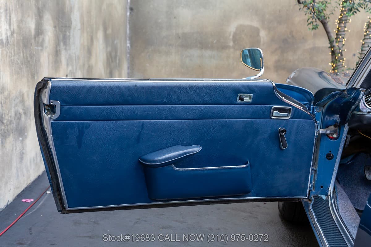 1967 Mercedes 250SL 4-Speed With 2 Tops thumbnail 15
