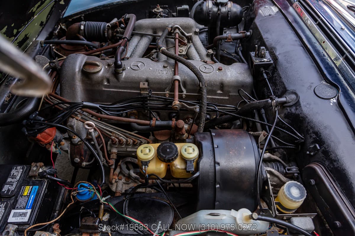 1967 Mercedes 250SL 4-Speed With 2 Tops thumbnail 24