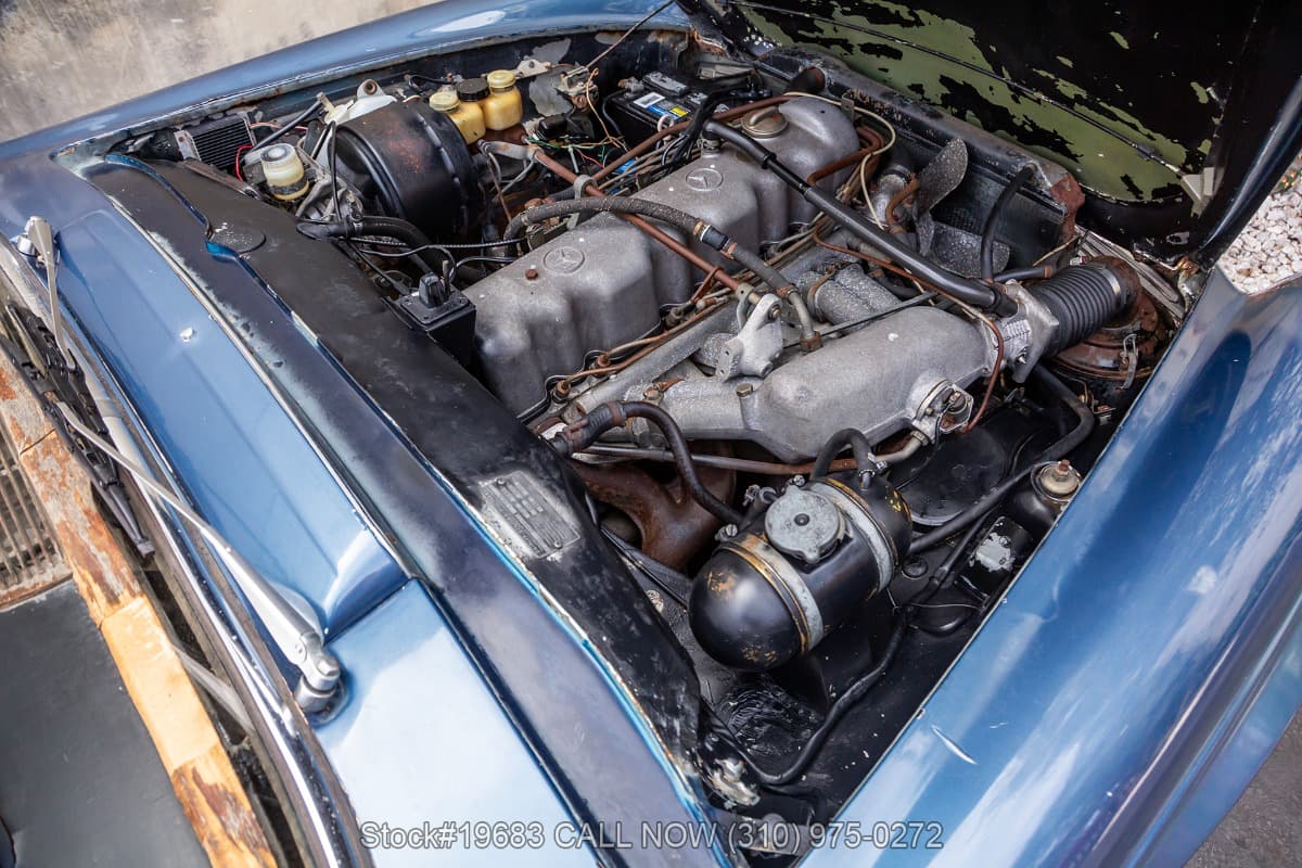1967 Mercedes 250SL 4-Speed With 2 Tops thumbnail 26