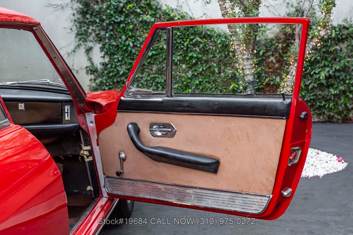 1964 Ferrari 330GT 2+2 Series I thumbnail 16