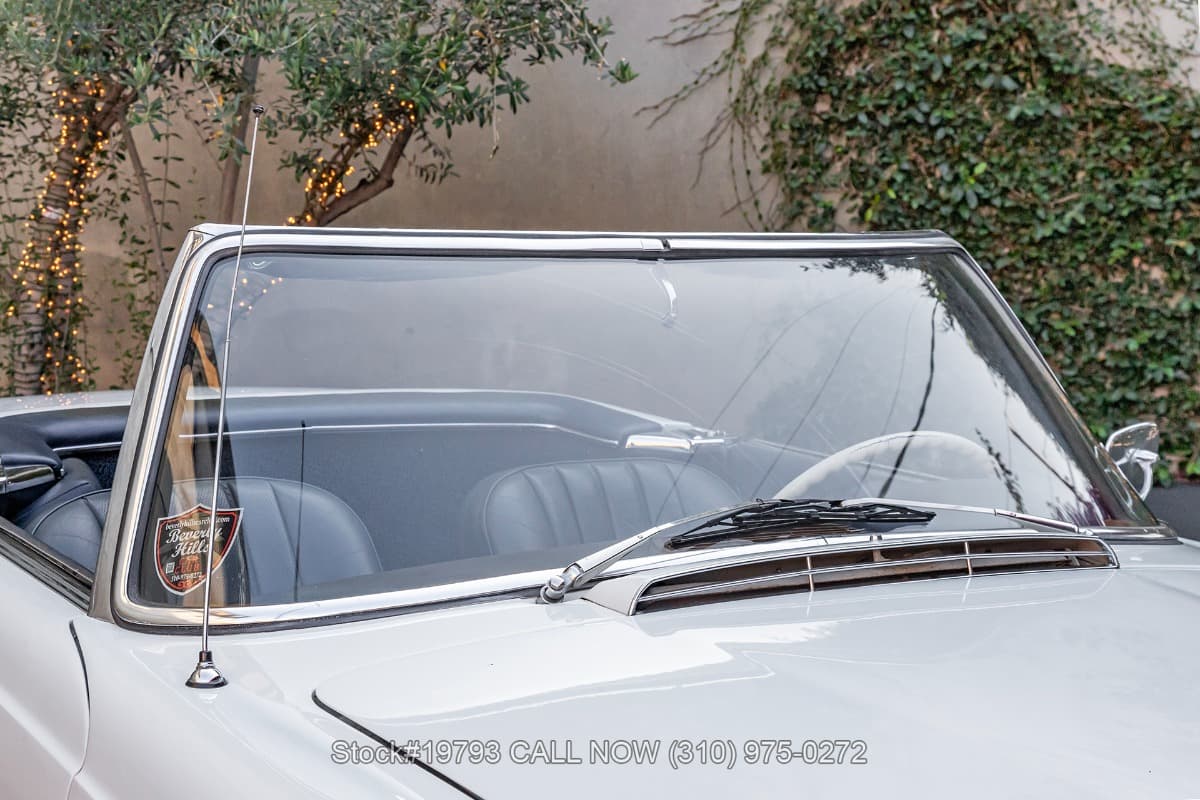 1966 Mercedes 230SL thumbnail 9