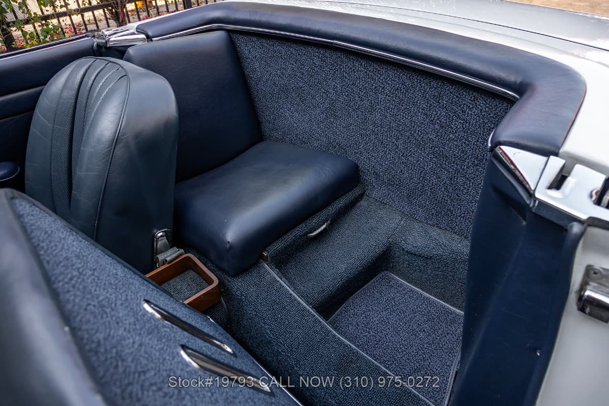 1966 Mercedes 230SL thumbnail 13