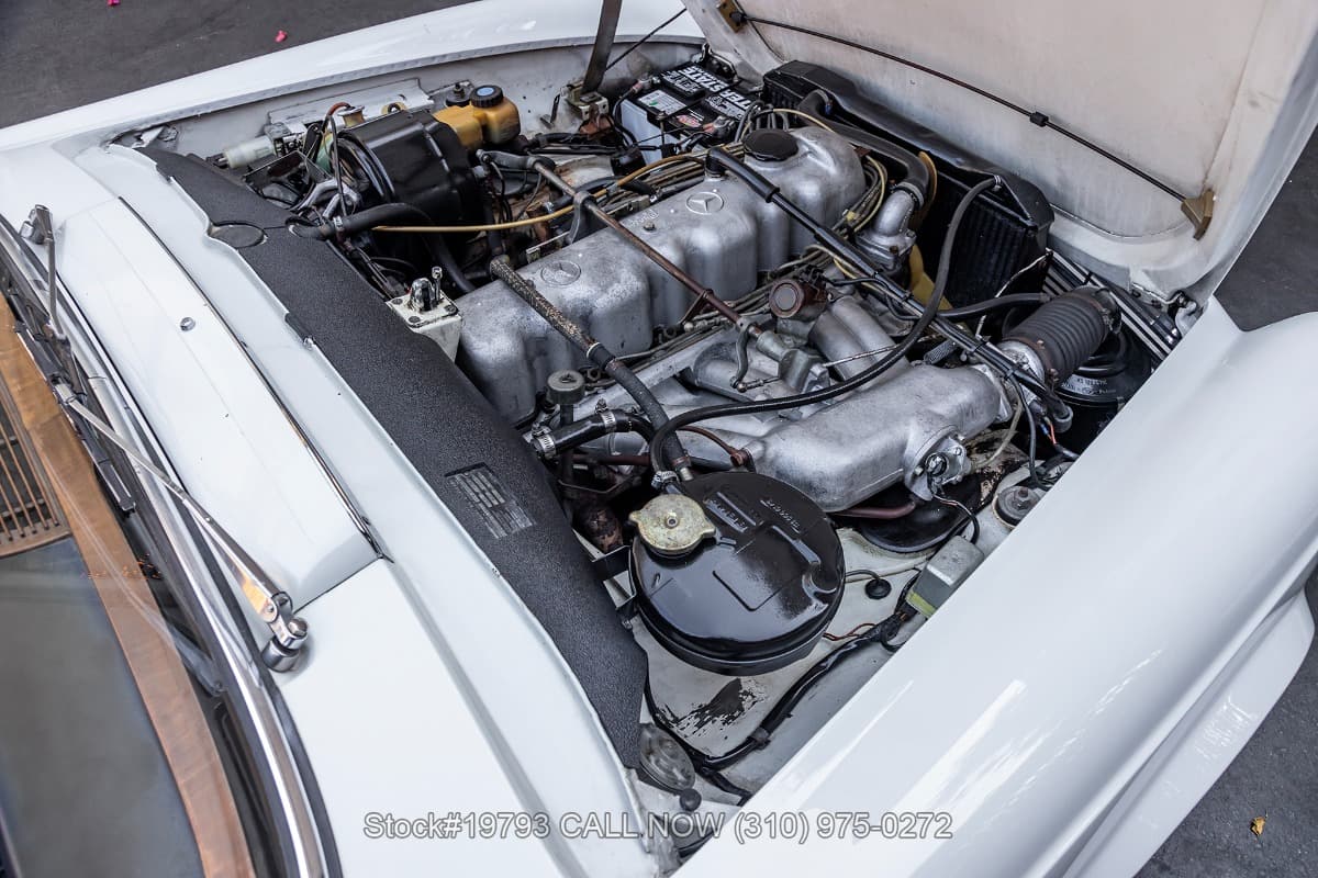 1966 Mercedes 230SL thumbnail 26
