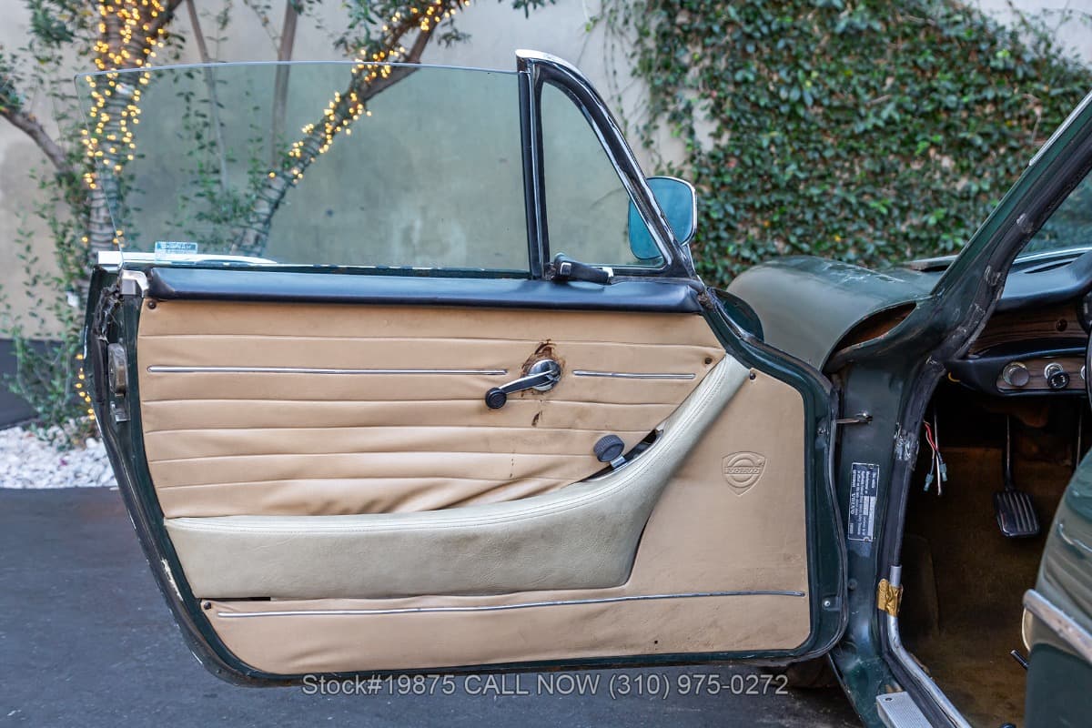 1970 Volvo P1800 thumbnail 12