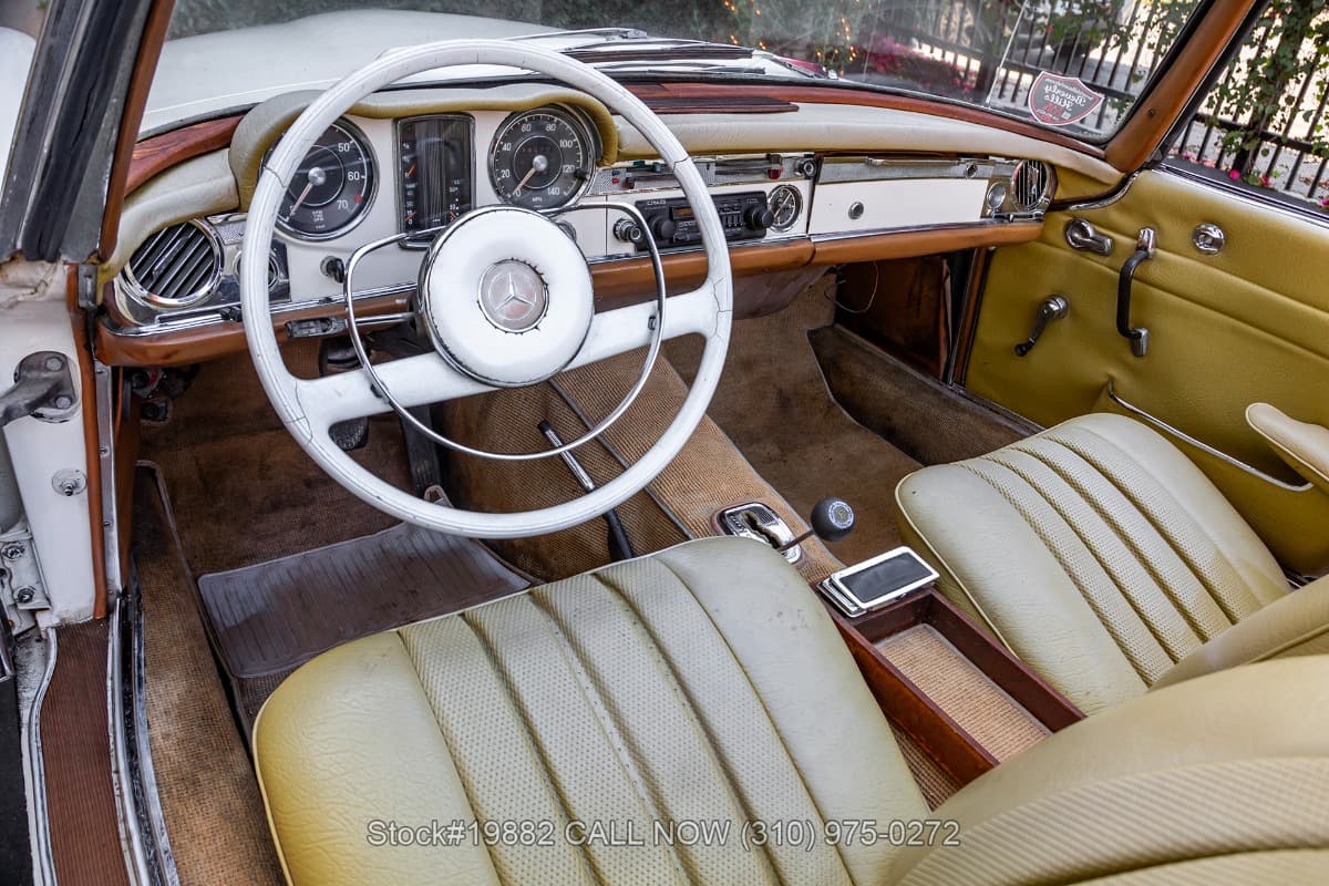 1966 Mercedes 230SL thumbnail 17
