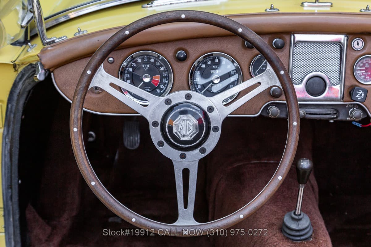 1962 MG MGA 1600 Mark II Roadster thumbnail 18