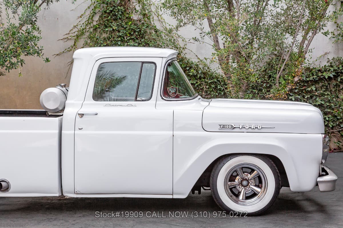 1960 Ford F100 Custom Cab Styleside Long Bed Pickup thumbnail 9