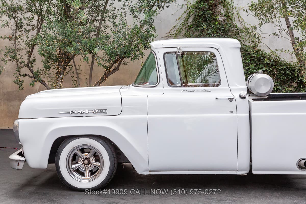 1960 Ford F100 Custom Cab Styleside Long Bed Pickup thumbnail 10
