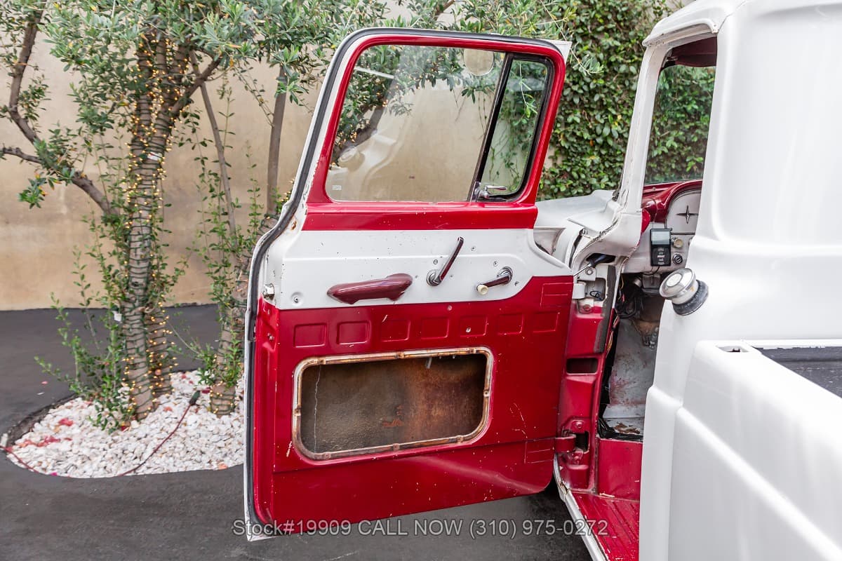 1960 Ford F100 Custom Cab Styleside Long Bed Pickup thumbnail 12