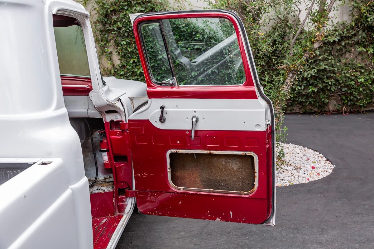 1960 Ford F100 Custom Cab Styleside Long Bed Pickup thumbnail 18