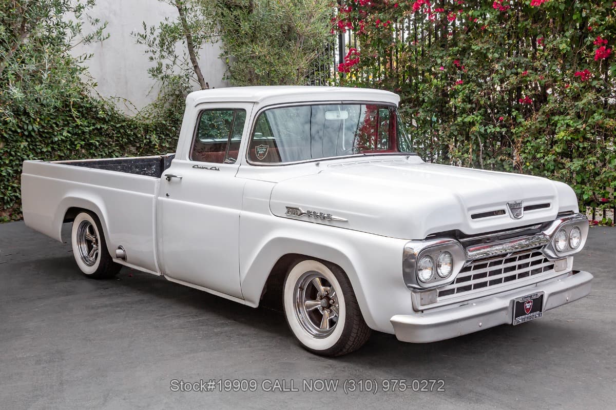 1960 Ford F100 Custom Cab Styleside Long Bed Pickup thumbnail 3