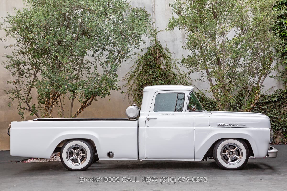 1960 Ford F100 Custom Cab Styleside Long Bed Pickup thumbnail 4