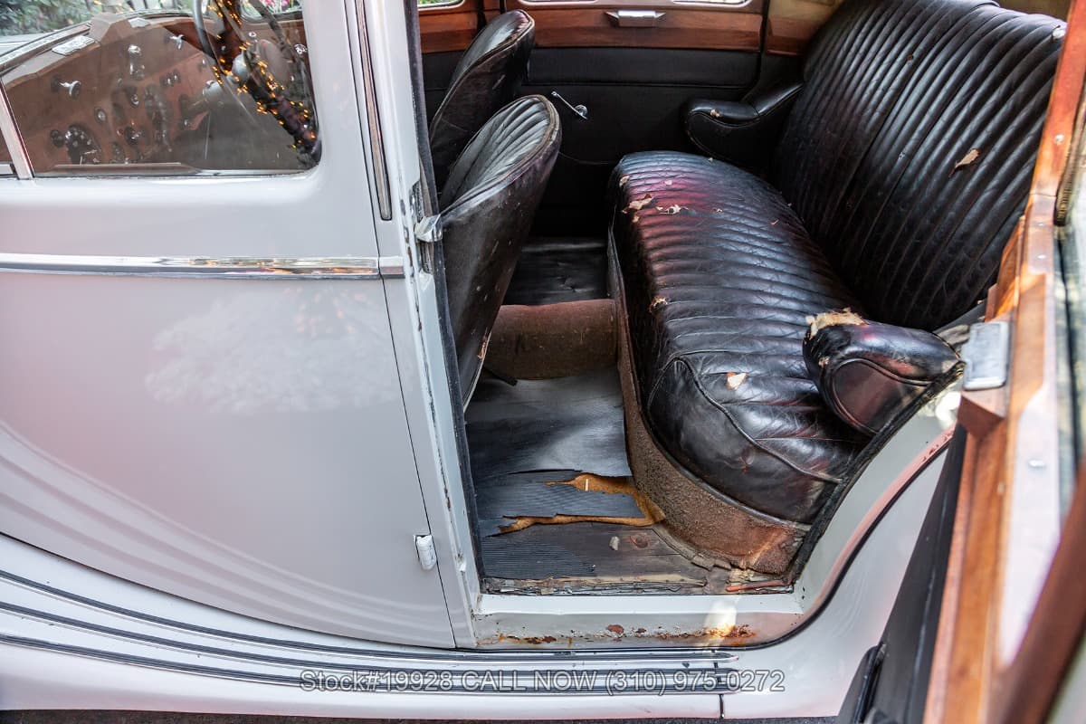 1945 Jaguar 1 1/2 Litre Saloon Mark IV Right-Hand Drive thumbnail 11