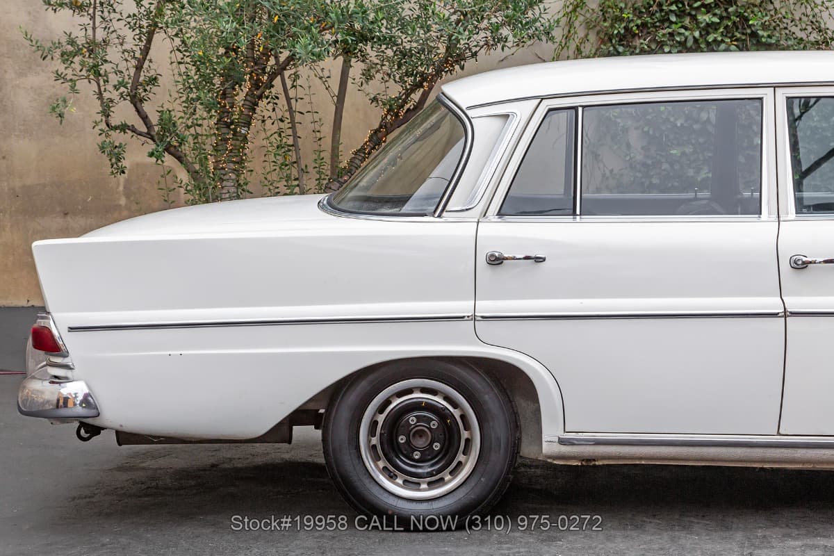 1966 Mercedes 200D W110 Fintail thumbnail 8