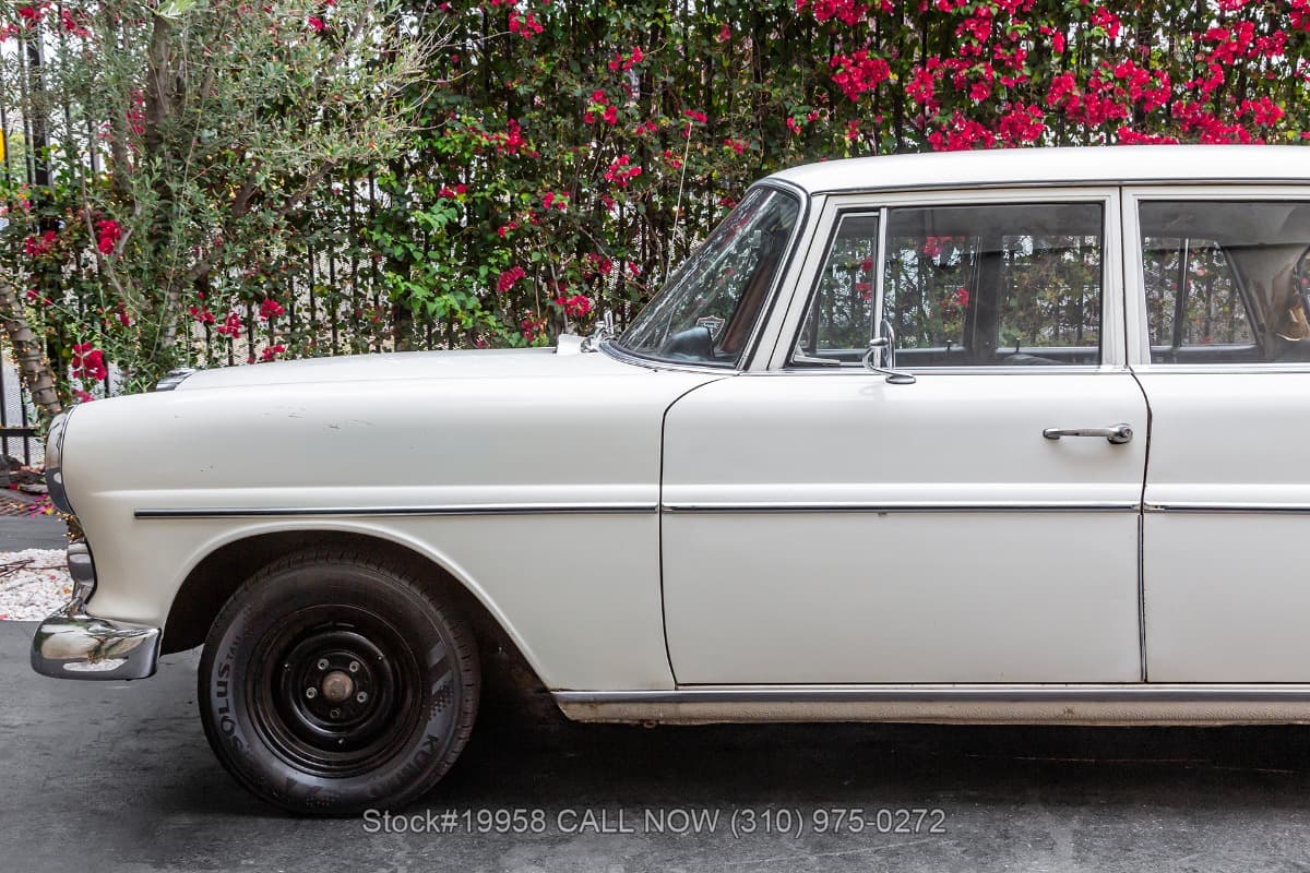 1966 Mercedes 200D W110 Fintail thumbnail 9