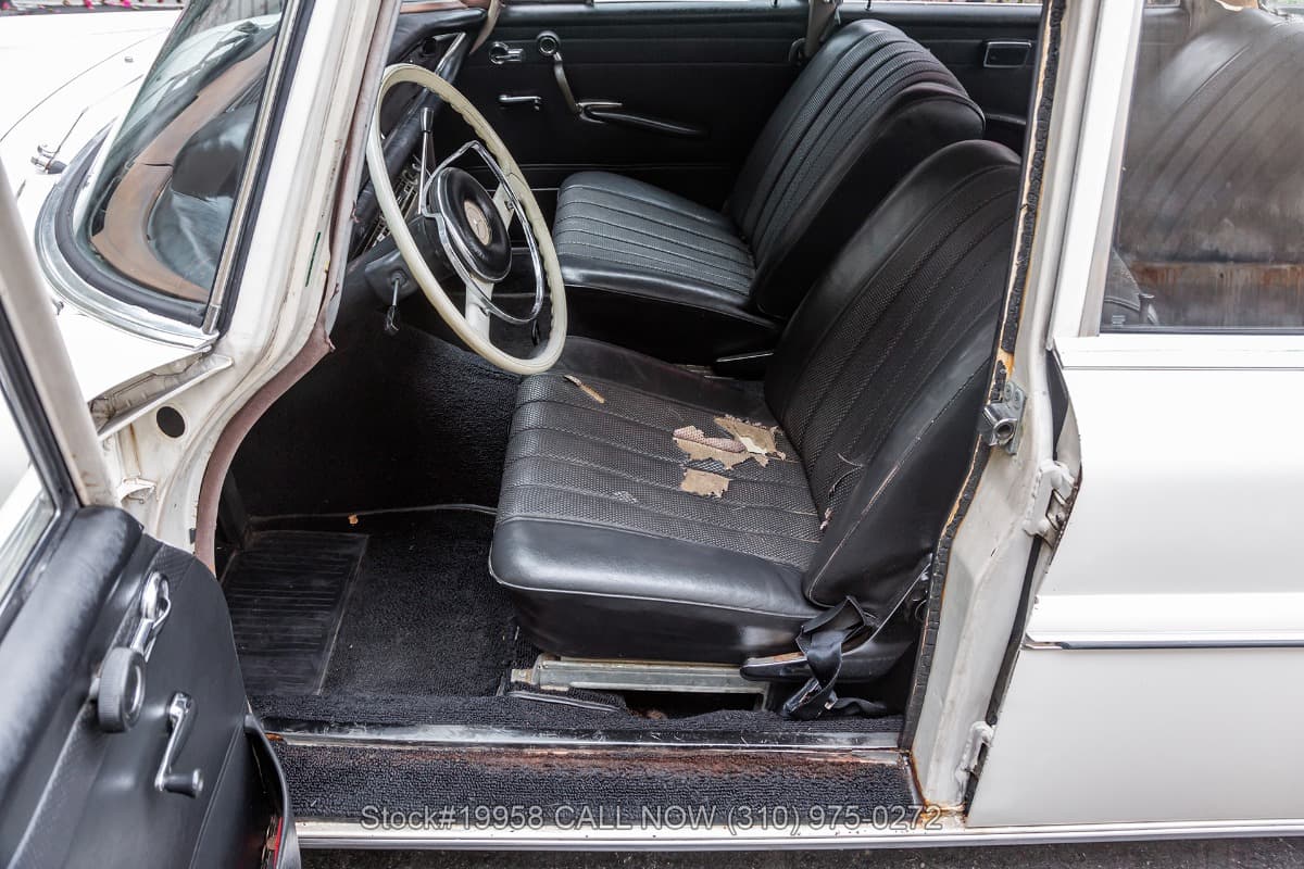 1966 Mercedes 200D W110 Fintail thumbnail 11
