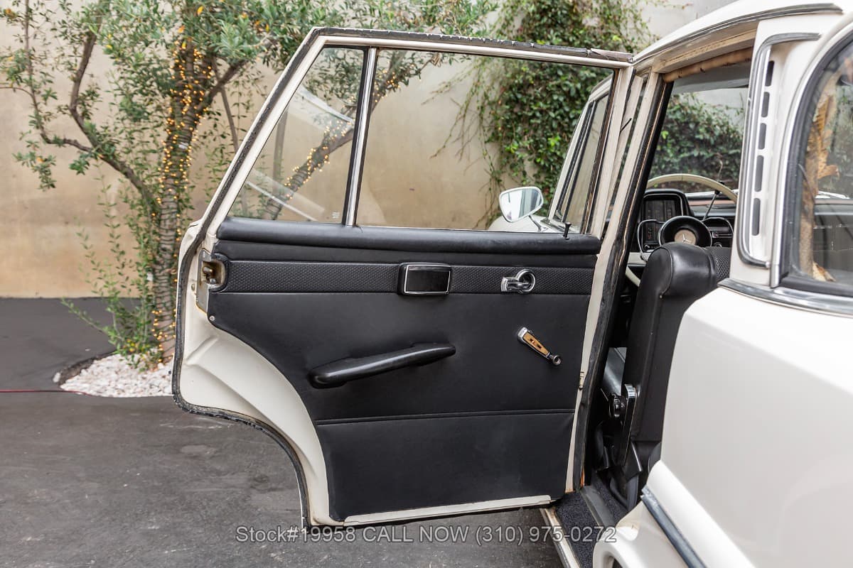 1966 Mercedes 200D W110 Fintail thumbnail 14
