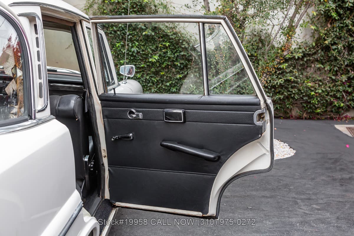 1966 Mercedes 200D W110 Fintail thumbnail 16