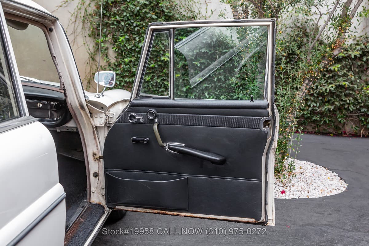 1966 Mercedes 200D W110 Fintail thumbnail 18