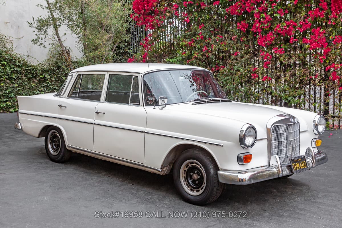 1966 Mercedes 200D W110 Fintail thumbnail 3