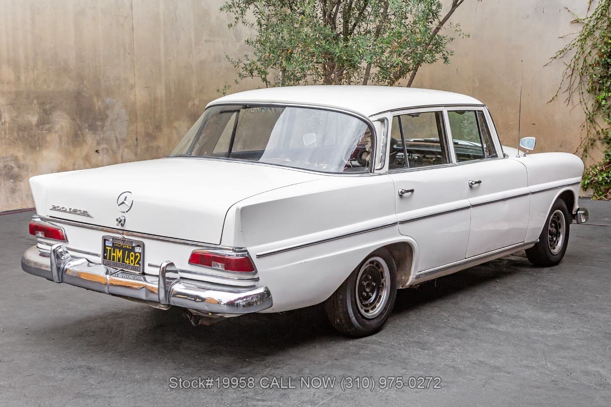 1966 Mercedes 200D W110 Fintail thumbnail 4
