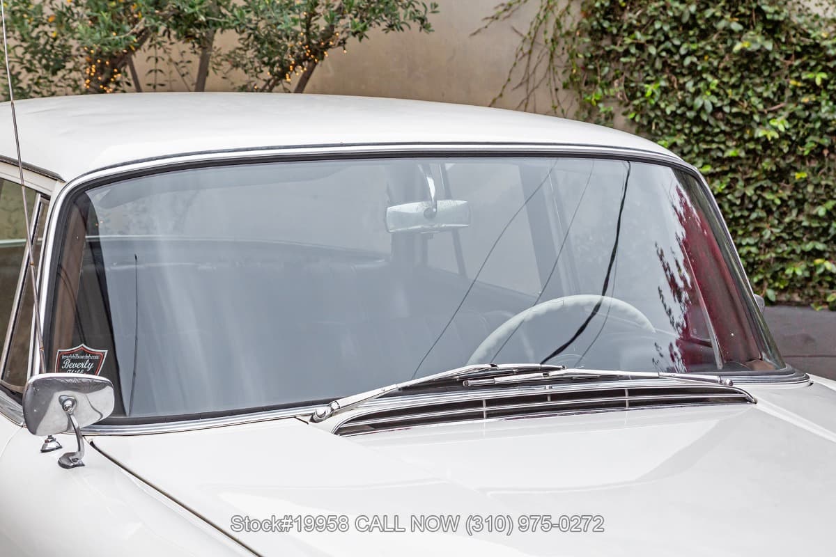 1966 Mercedes 200D W110 Fintail thumbnail 7