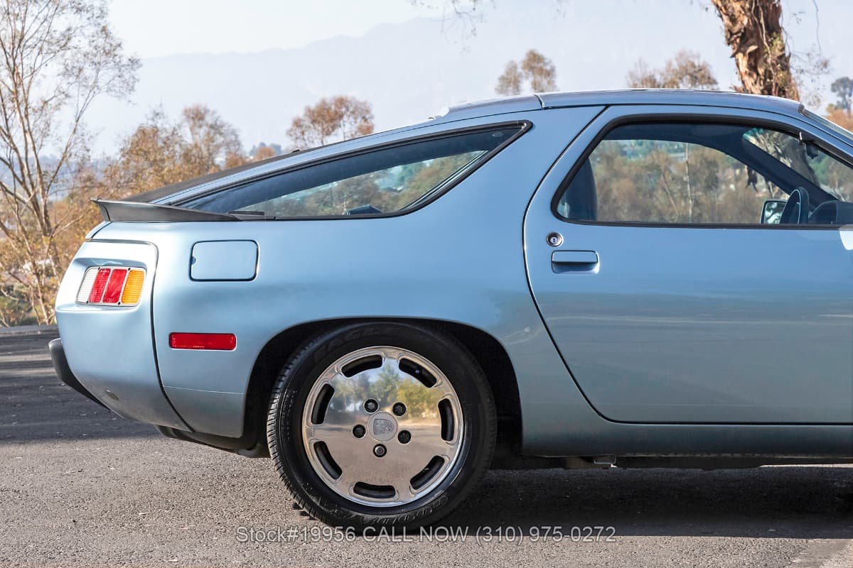 1986 Porsche 928S thumbnail 7